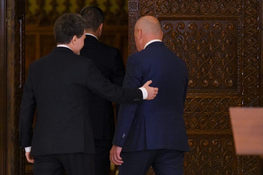 Nicușor Dan, pe urmele lui Iohannis? Riscul unei „prăbușiri” dacă nu-l susține pe Bolojan