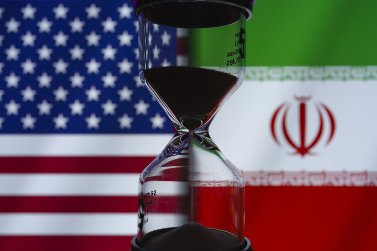 Iranul amenință Strâmtoarea Ormuz. Armistițiul cu SUA, pe muchie de cuțit