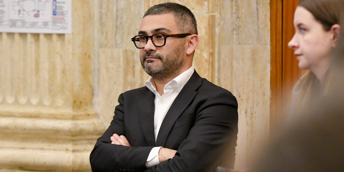 Manole: Munca la negru, „semnal de alarmă”. Aproape 500 de români, fără contract
