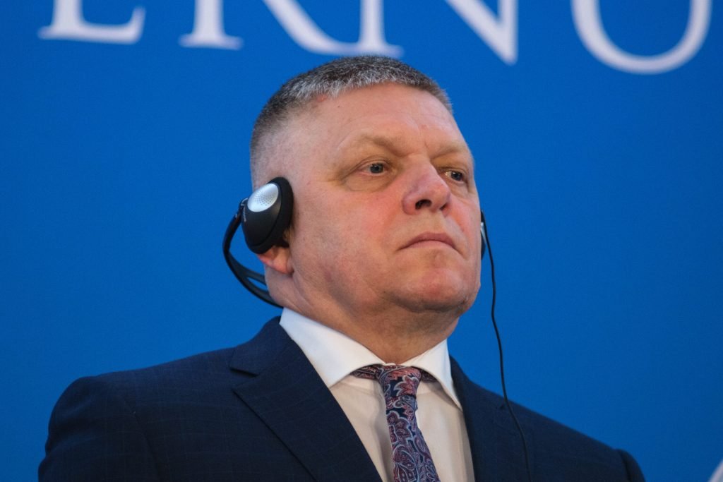 Fico sparge tăcerea: Ce mesaj le-a transmis lui Magyar și Orban