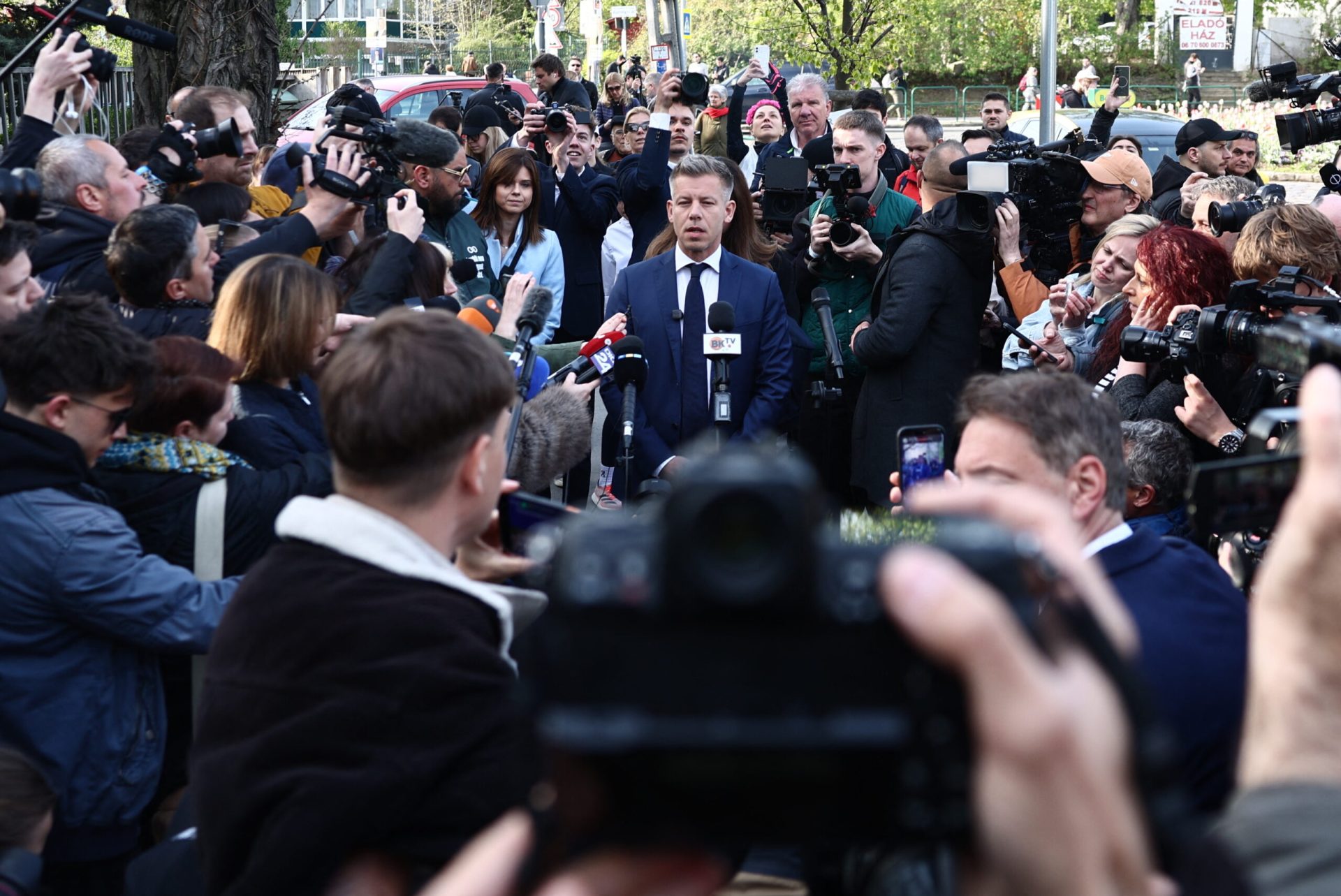 Bolojan, reacție oficială după alegerile din Ungaria. Mesaj pe X pentru Magyar