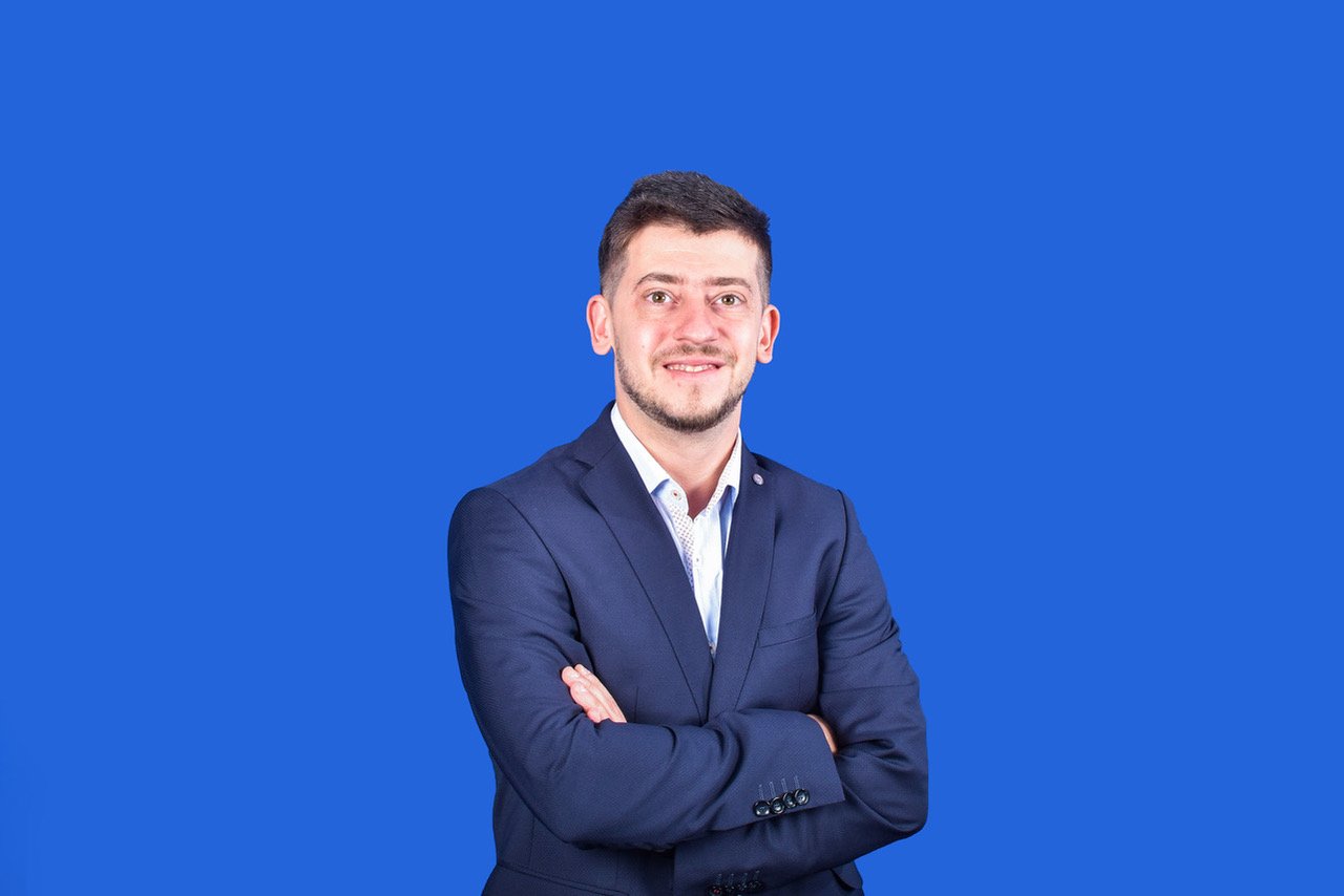 Inteligența artificială schimbă rapid modul în care companiile automatizează sarcinile repetitive, însă în România discuția despre utilizarea AI abia decolează