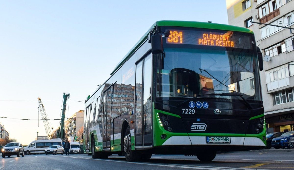 Locuitorii Sectorului 4 ai Capitalei reclamă o situație dificilă în transportul public, solicitând autorităților soluții pentru aglomerație severă la traseul Piața Reșița – Piața Unirii, în orele de vârf