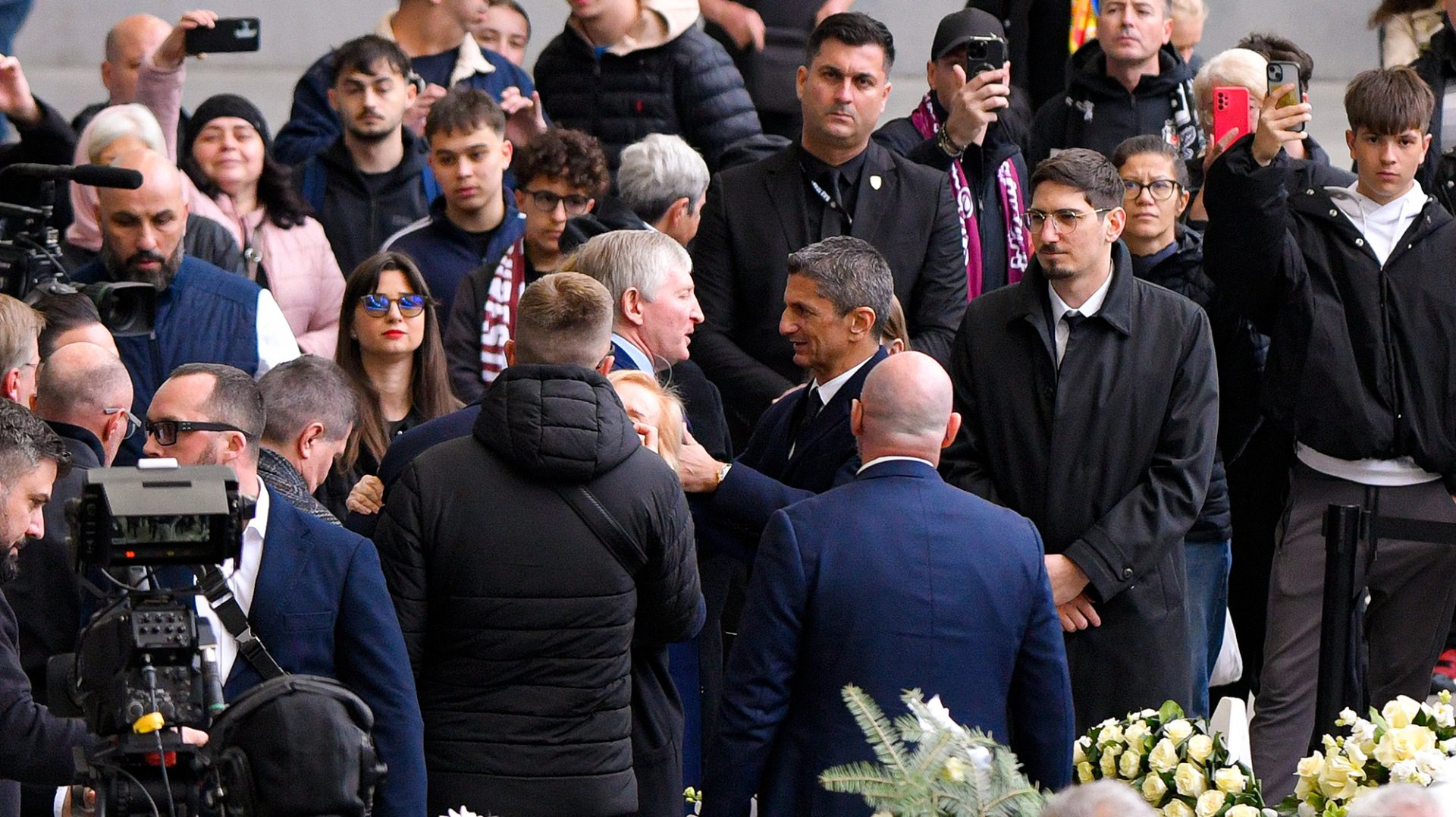 Câte milioane de euro i-a dat Rinat Ahmetov lui Mircea Lucescu