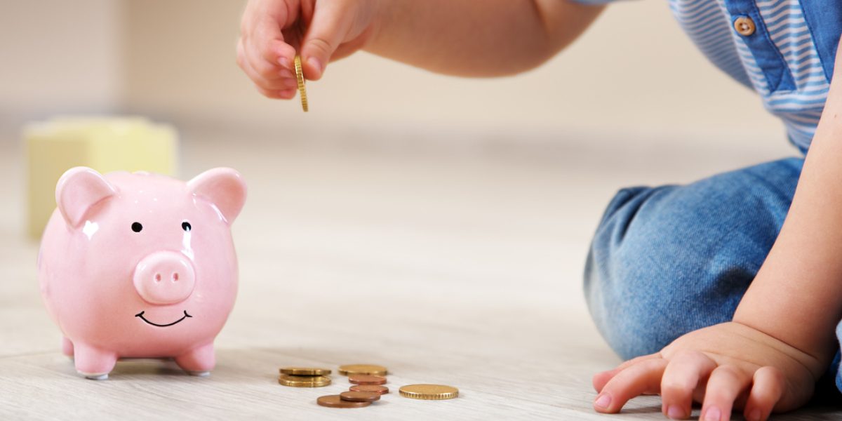 Alocațiile și indemnizațiile intră mai repede în aprilie. Când primești banii