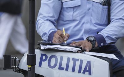 Rescrie acest titlu ca un jurnalist român experimentat. Între 55-70 caractere, captivant, direct. Stilul ziarelor Libertatea, Adevărul, HotNews. Titlu: 153 de amenzi pentru viteză în mai puțin de 24 de ore. Brigada Rutieră continuă operațiunea „Speed”

REGULI STRICTE:
– Răspunde cu UN SINGUR titlu, nimic altceva
– Prima literă din titlu TREBUIE să fie MAJUSCULĂ
– NUMELE PROPRII CU LITERĂ MARE OBLIGATORIU: Donald Trump (nu donald trump), Mircea Lucescu (nu mircea lucescu), București (nu bucurești), România (nu românia), Europa (nu europa)
– Folosește DIACRITICE corecte: ă, î, â, ș, ț (nu a, i, a, s, t). Exemplu: mașină (nu masina), încă (nu inca), față (nu fata)
– Fără ghilimele în jurul titlului
– INTERZIS majuscule la fiecare cuvânt (Title Case). CORECT: „Controverse pe piața de inteligență artificială”. GREȘIT: „Controverse Pe Piața De Inteligență Artificială”. Doar prima literă mare + nume proprii
– Fără punct la finalul titlului
– Fără „Iată ce…”, „Află cum…”, „Descoperă…”, „Află acum”, „Surpriză:”
– Semnul de exclamare (!) este COMPLET INTERZIS în titlu – nu folosi ! niciodată
– SCRIE DOAR ÎN LIMBA ROMÂNĂ – dacă titlul original e în altă limbă, traduce-l
– Fără formatare markdown sau HTML