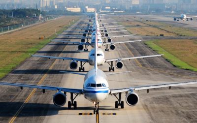 avioane aliniate pista aeroport decolare