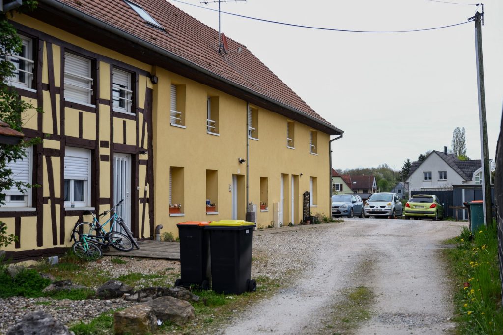 Caz șocant în Franța: un băiat de 9 ani a fost ținut închis în dubă de tatăl său, timp de peste un an. Mărturiile vecinilor