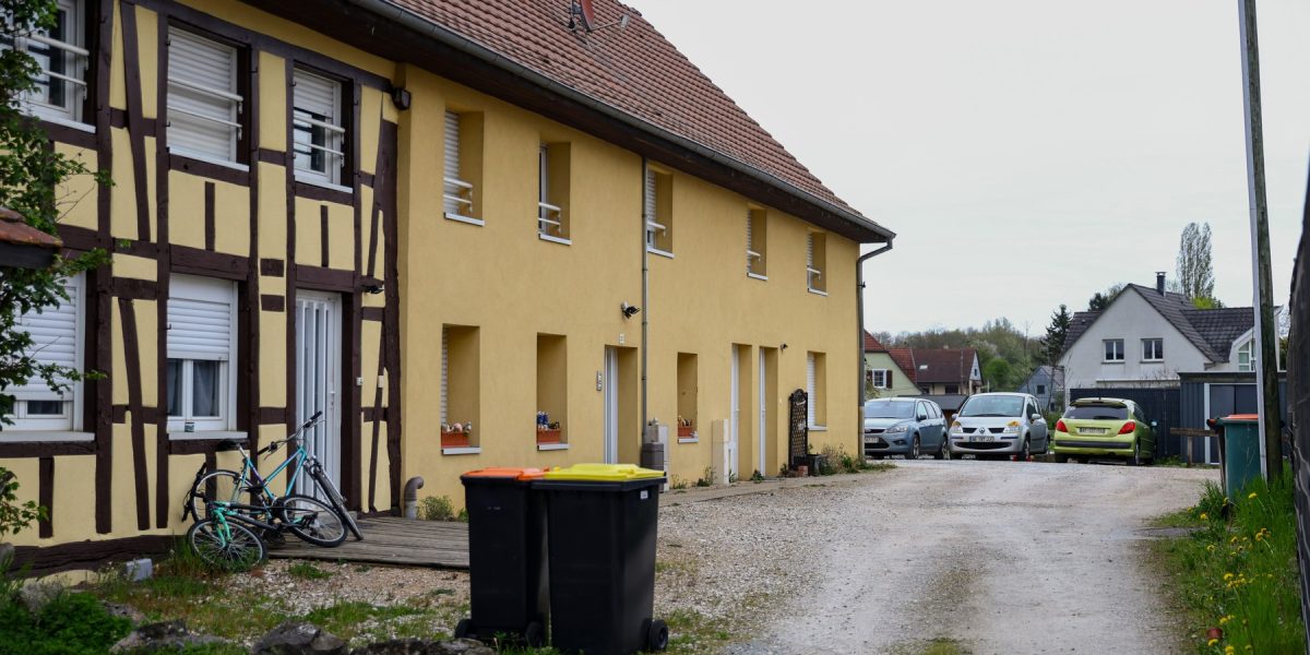 Caz șocant în Franța: un băiat de 9 ani a fost ținut închis în dubă de tatăl său, timp de peste un an. Mărturiile vecinilor