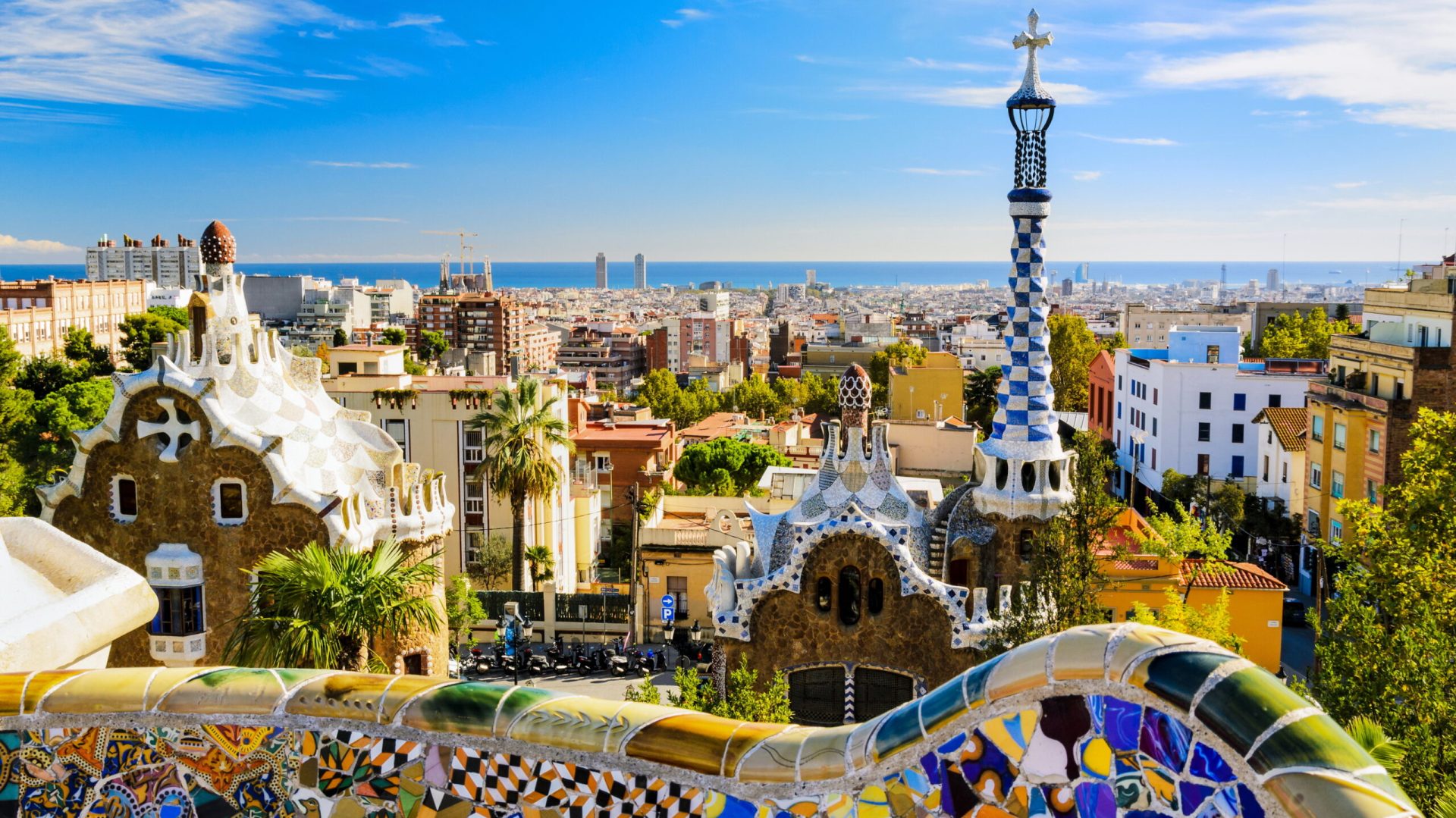 Din 1 aprilie 2026, taxa turistică din Barcelona a crescut la niveluri duble față de cele anterioare, generând valuri de reacții atât din partea vizitatorilor, cât și a operatorilor de turism