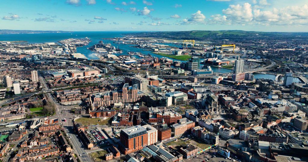 Inul renaște la Belfast: De la simbol industrial, la noua identitate fashion