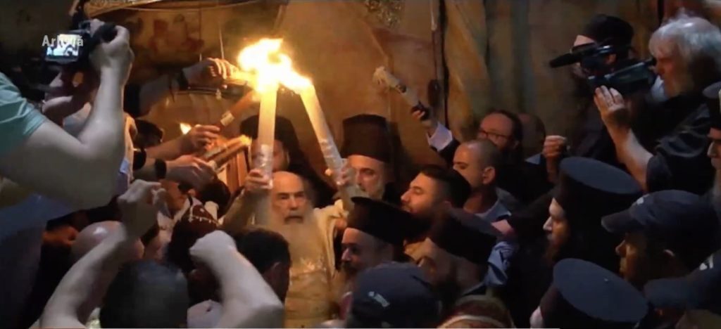 Biserica Sfântului Mormânt din Ierusalim își redeschide porțile după o perioadă de restricții, permițând credincioșilor să participe la ceremonia primirii Sfintei Lumini