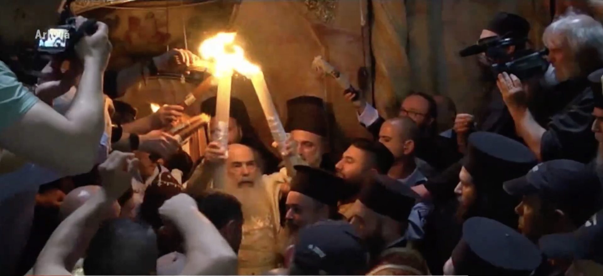 Biserica Sfântului Mormânt din Ierusalim își redeschide porțile după o perioadă de restricții, permițând credincioșilor să participe la ceremonia primirii Sfintei Lumini