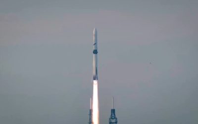 Blue Origin reușește: Racheta New Glenn, REUTILIZATĂ pentru prima oară