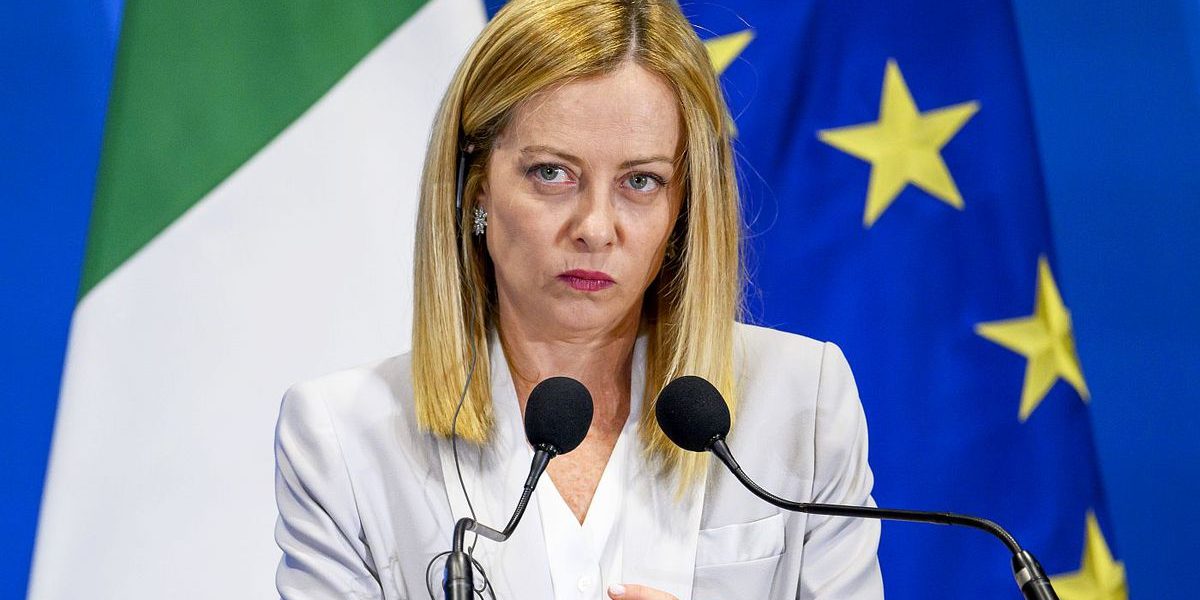 Editorial Alin Buzărin - Modelul italian: ce-ar fi ca Bolojan să-i ceară demisia lui Burleanu?