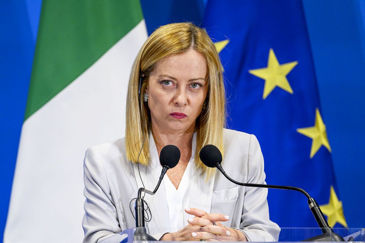 Editorial Alin Buzărin - Modelul italian: ce-ar fi ca Bolojan să-i ceară demisia lui Burleanu?