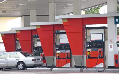 Benzina și motorina se ieftinesc! Cât plătești pentru un plin duminică?