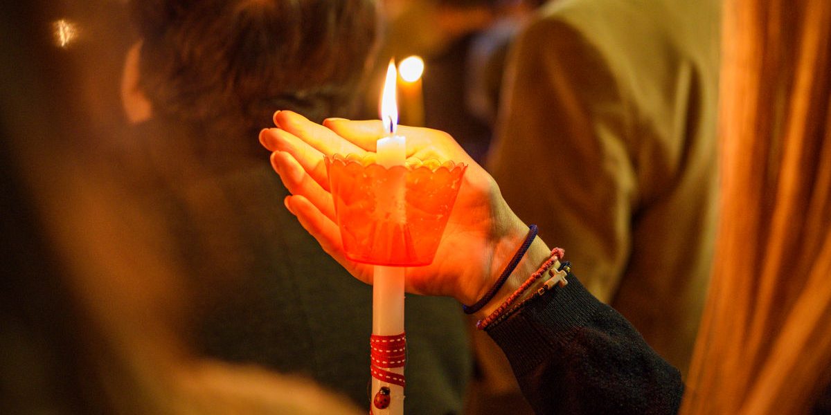 Ce facem cu lumânarea de la Înviere? Când și cum o mai poți folosi