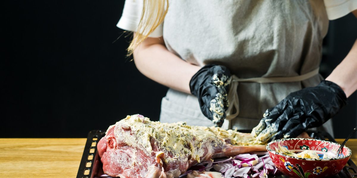 Cele mai bune rețete de ciorbă și friptură de miel pentru masa de Paște: Sfaturi esențiale de la bucătari experimentați