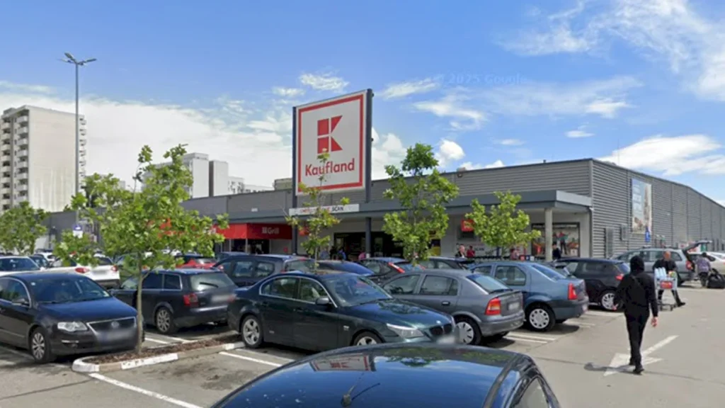 Kaufland extinde oferta de produse nealimentare cu branduri cunoscute de la Lidl Începând de astăzi, 8 aprilie, lanțul de magazine Kaufland introduce treptat în magazinele din România o gamă extinsă de produse nealimentare