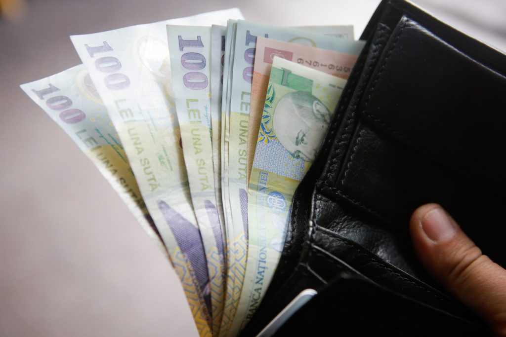 Creșteri Salariale: Salariul mediu net atinge 5.557 lei în februarie, anunță INS