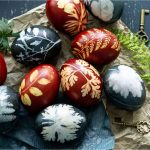 Cum-vopsesti-ouale-de-Paste-natural-asa-obtii-culorile-rosu-mov-galben-si-albastru-800x450.jpg - ReactiveNews