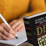 Lipsit de scrupule: De unde vine expresia și ce semnificație avea inițial