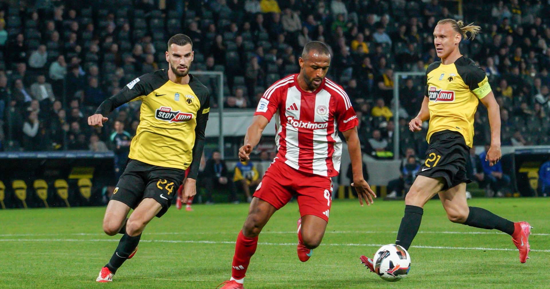 #VOCE Olympiacos – AEK, primul mare meci din playoff. Derby de foc la Pireu pentru primul loc în Grecia