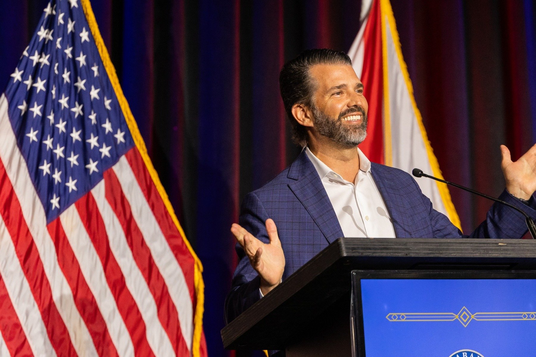 Fiul fostului președinte american Donald Trump, vizită în Bosnia, la Banja Luka Donald Trump Jr., fiul cel mare al fostului președinte al Statelor Unite, Donald Trump, a efectuat marți o vizită în Republica Srpska, regiune a Bosniei și Herțegovinei, într-un moment de tensiune crescută în regiune