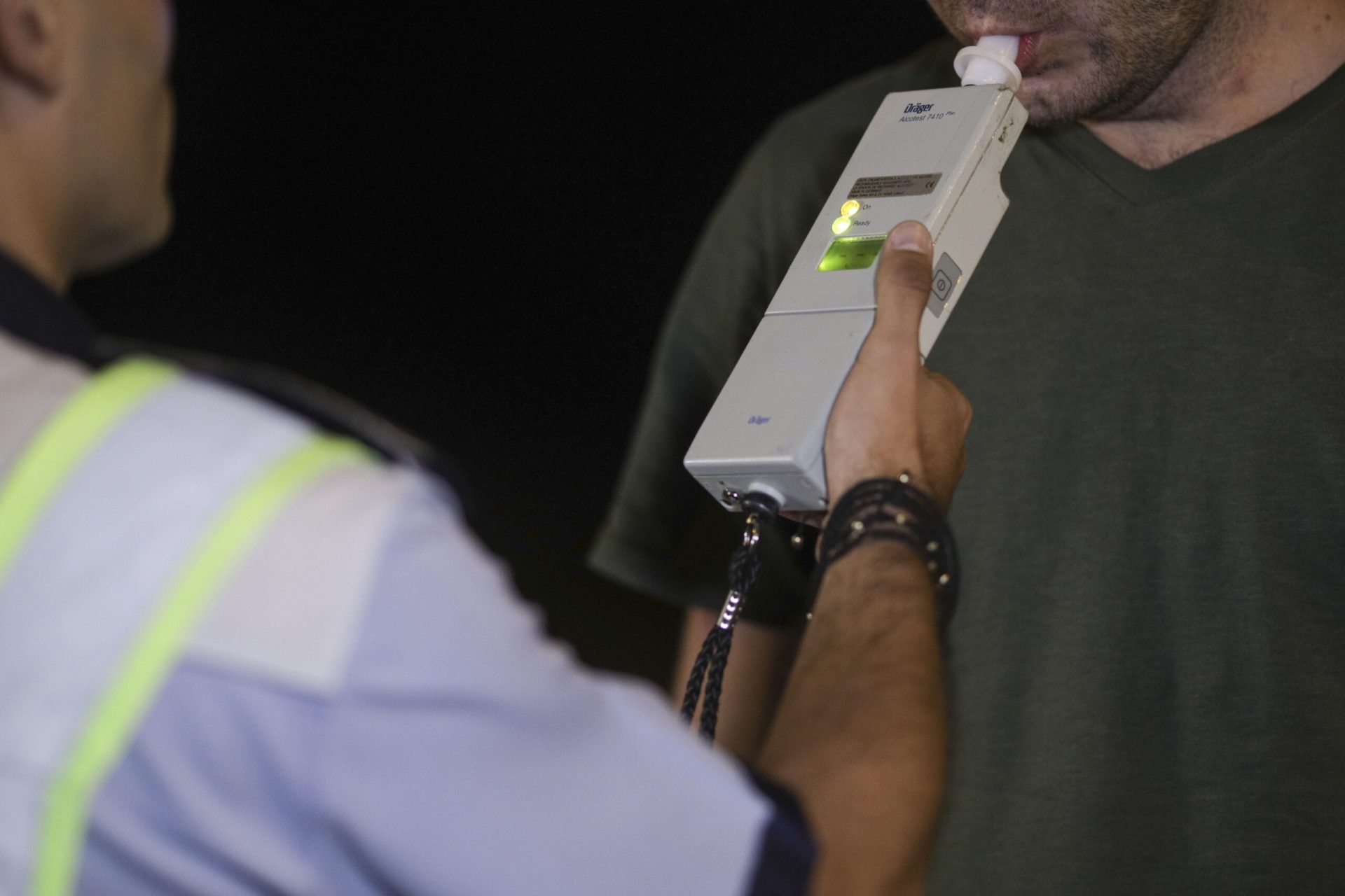 Polițiștii Brigăzii Rutiere au aplicat, în noaptea de sâmbătă spre duminică, amenzi în valoare de peste 24.000 de lei șoferilor din București, după ce aceștia au încălcat legislația rutieră