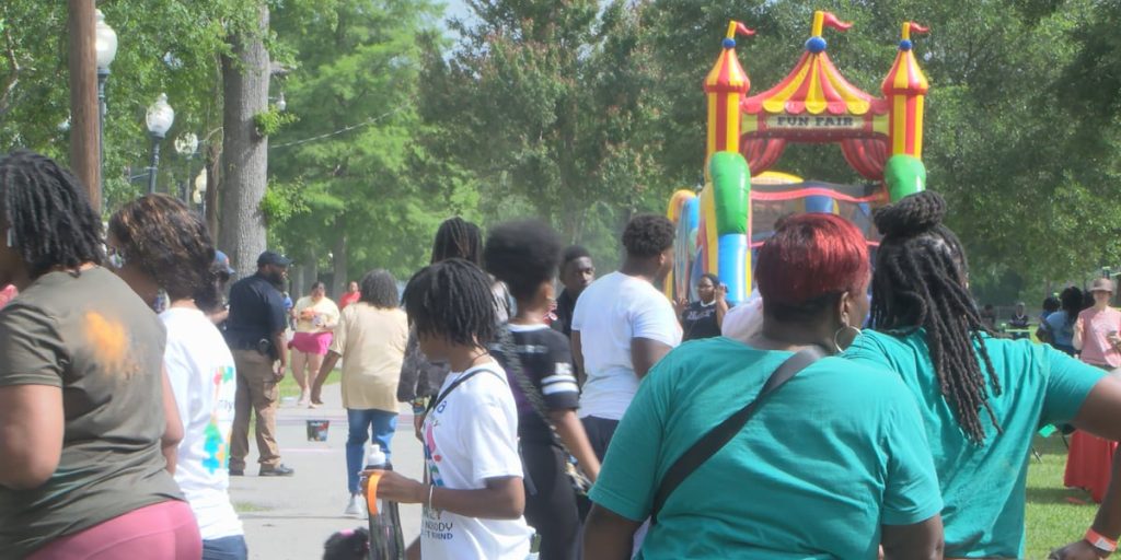 O mamă din SUA a creat o comunitate vitală pentru familiile afectate de autism