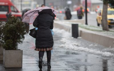 Vremea se schimbă: Vânt puternic și ninsori la munte în România
