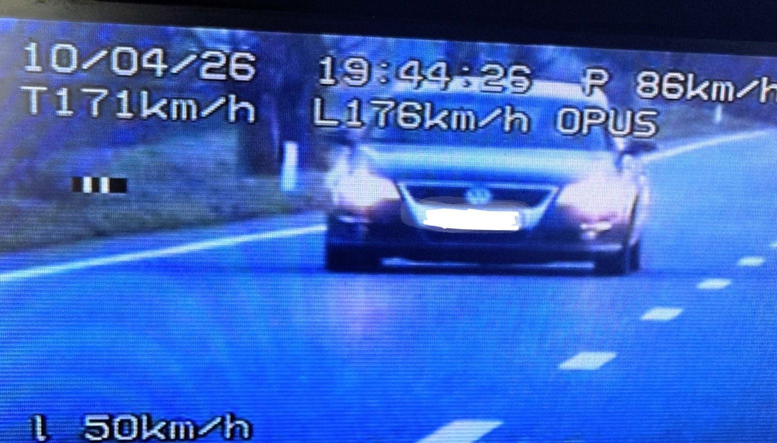 Viteză amețitoare pe DN! Șoferiță, prinsă cu 176 km/h, voia cozonaci