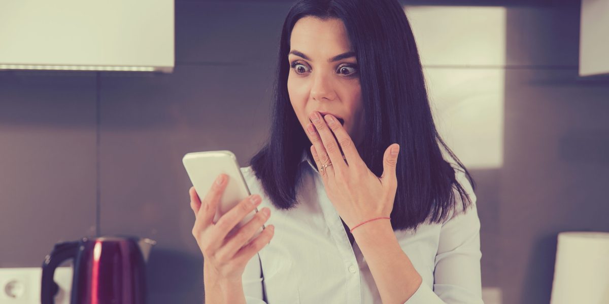 Atenție, români: Ce date de pe telefon vă pot lăsa fără bani