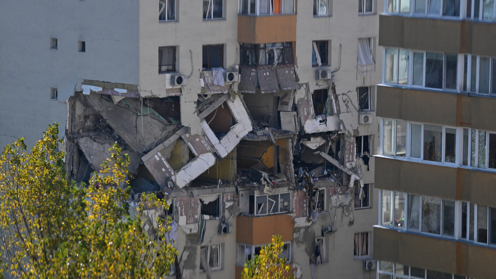 Locatarii, la șase luni de la explozie: Vrem bunurile înapoi