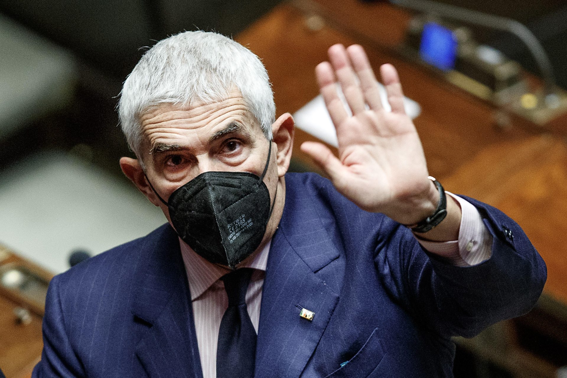 Fostul președinte al Camerei Deputaților, Pier Ferdinando Casini, afirmă că nu mai există alternative viabile la suspendarea Pactului de Stabilitate european, într-un context în care situația economică și politică actuală solicită măsuri urgente