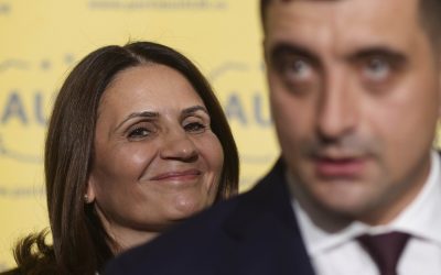 Decizia CNA de retragere a licenței Realitatea Plus a generat reacții dure din partea unor lideri politici Consiliul Național al Audiovizualului (CNA) a decis recent să retragă licența televiziunii Realitatea Plus, o mișcare care a stârnit dezbateri aprinse în mediul politic și media din România