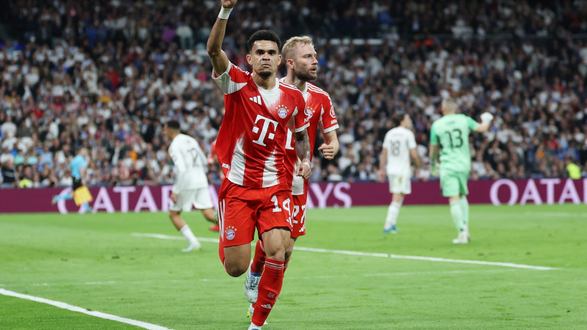 Bayern Munchen, victorie importantă în fața lui Real Madrid, dar cu gust amar Bayern Munchen a reușit o victorie importantă, scor 2-1, pe terenul lui Real Madrid, în manșa tur a sferturilor de finală din Liga Campionilor