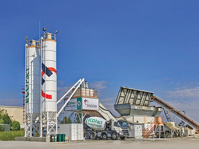 Holcim România semnează un acord de finanţare cu...