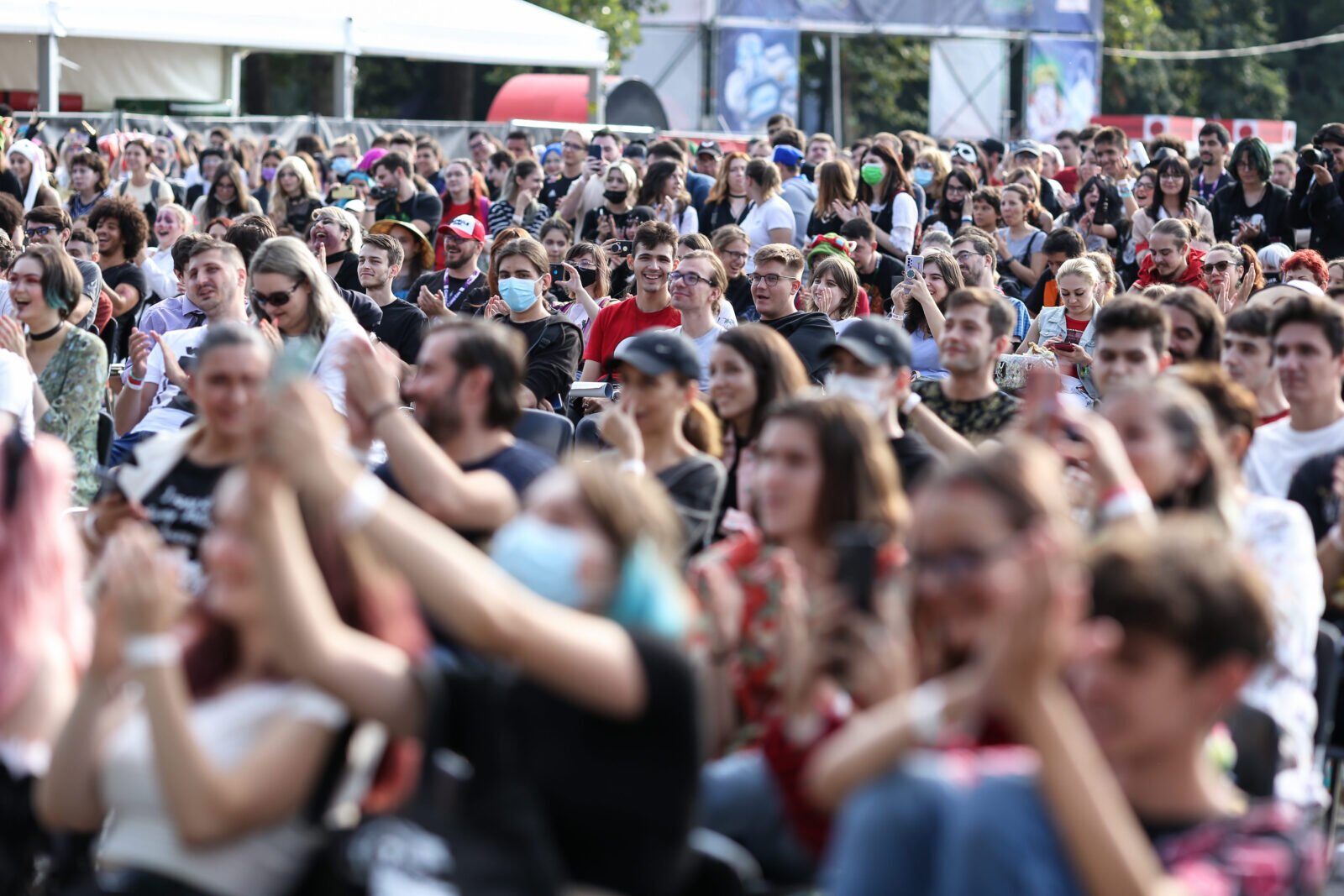 Tânără vedetă Teen Wolf, la Comic Con București. Iain Glen, absent