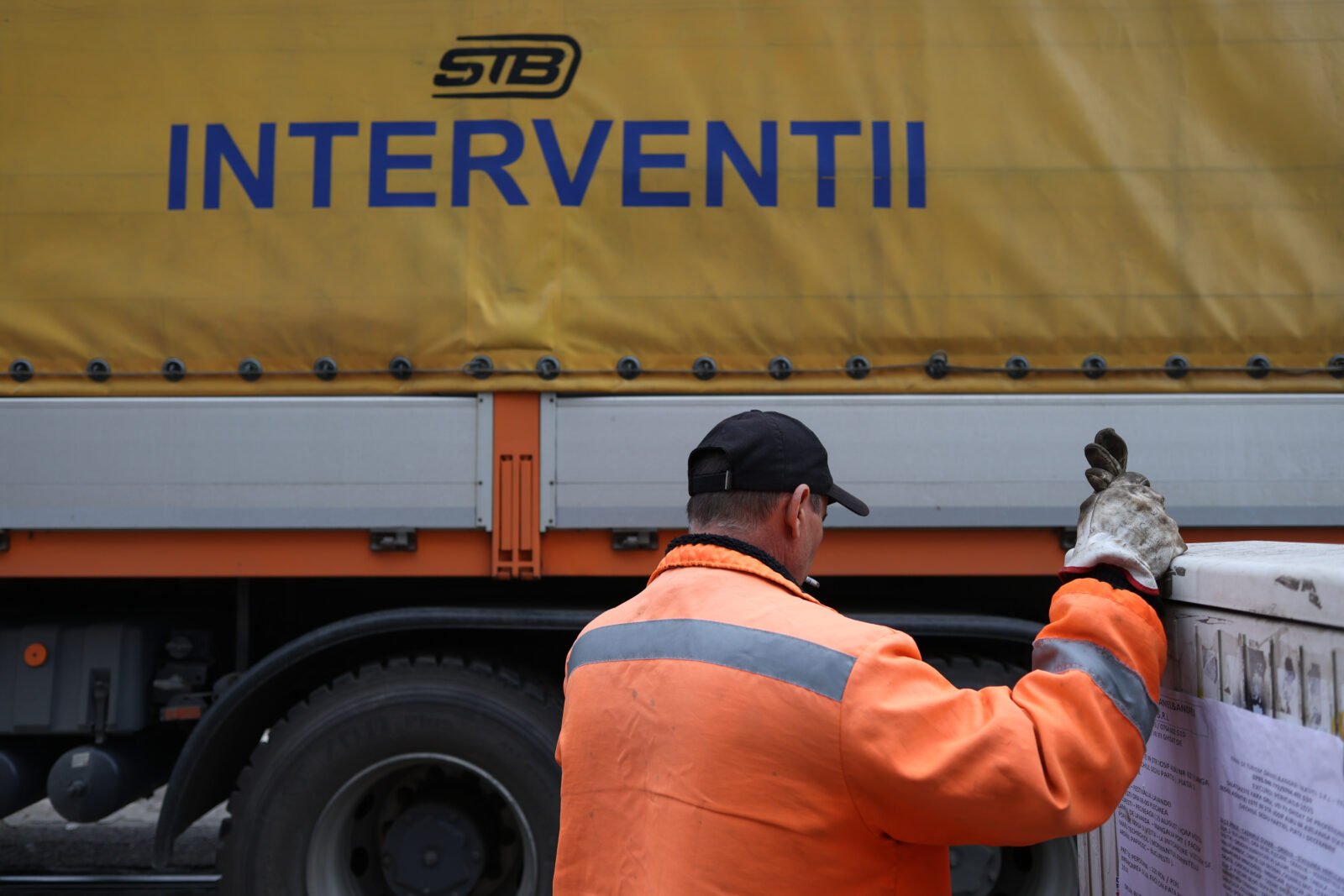 Societatea de Transport București (STB) a achiziționat recent servicii de monitorizare și analiză a presei pentru peste 78.000 de lei, o sumă echivalentă cu aproape 15.400 de euro, în condițiile în care compania se confruntă cu o criză financiară profundă