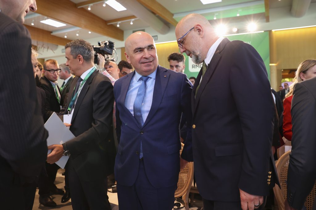 UDMR pune la cale planul, în timp ce PSD își ascută „cuțitele” pentru Bolojan