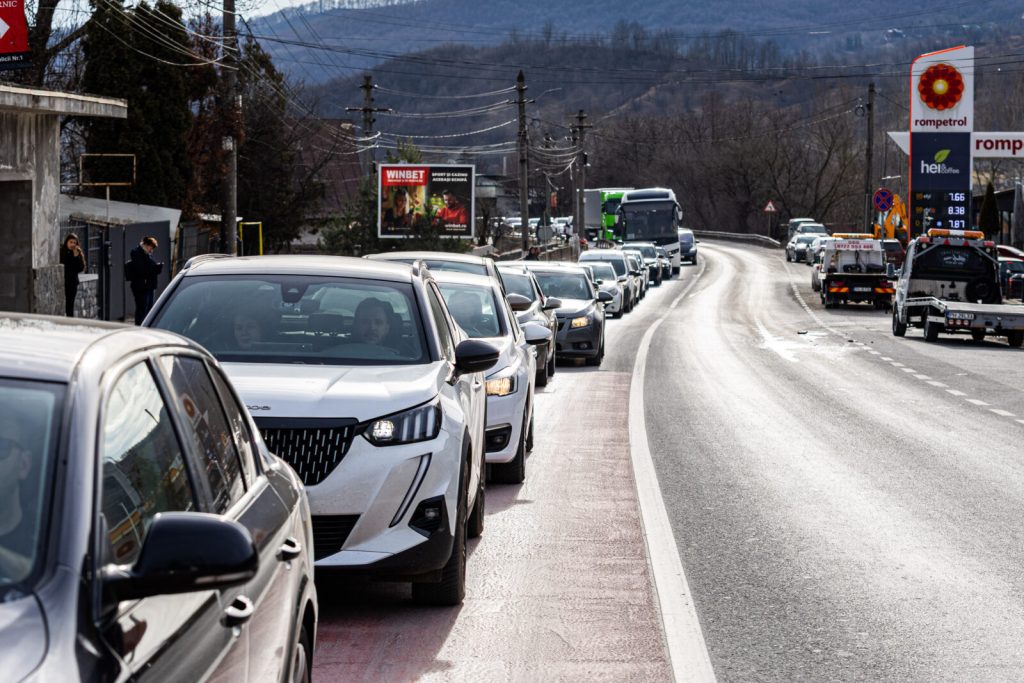Agitație pe DN1 de la Predeal: Poliția cere rute ocolitoare