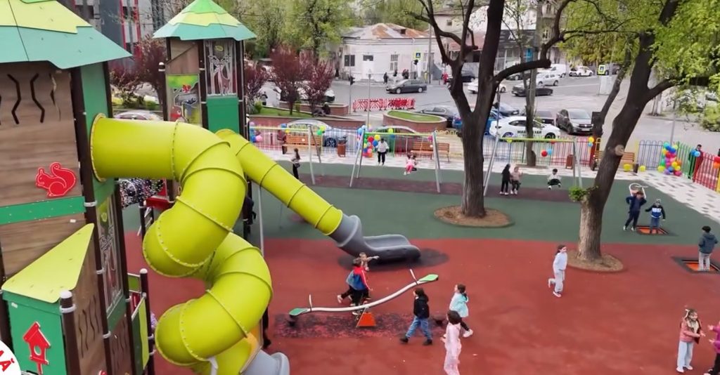Două locuri de joacă refăcute în Sectorul 5: Bucureștiul are mai multe opțiuni