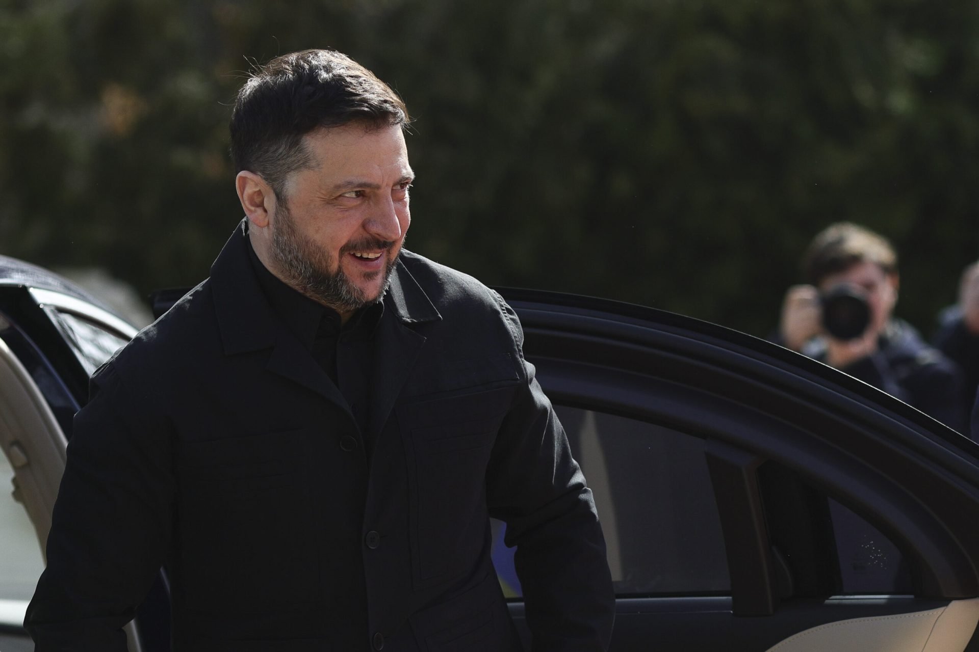 Președintele ucrainean Volodimir Zelenski a avut o întâlnire cu reprezentanți ai minorității maghiare din regiunea Transcarpatia, un gest cu o puternică încărcătură simbolică, mai ales înaintea alegerilor legislative din Ungaria