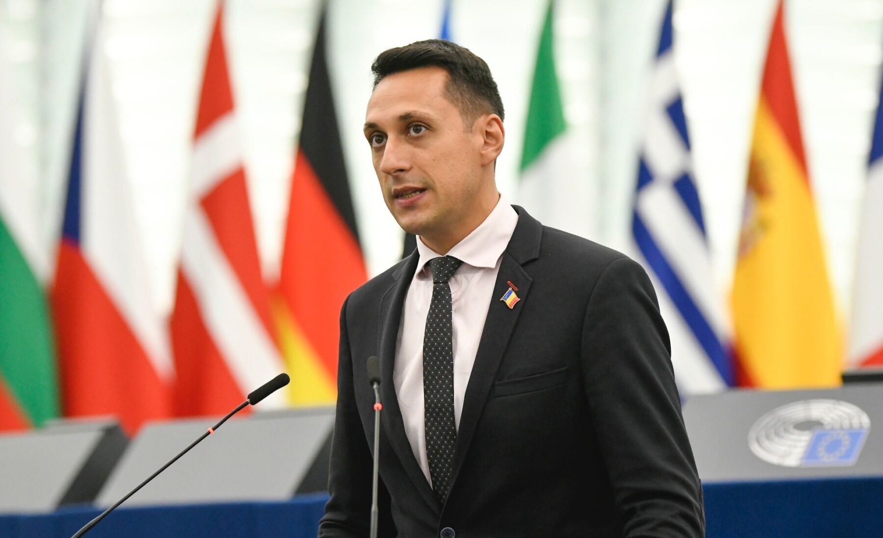 O potențială retragere a Partidului Social Democrat (PSD) din coaliția de guvernare ar putea deschide calea pentru un vot privind o moțiune de cenzură inițiată de Alianța pentru Unirea Românilor (AUR), conform unei declarații făcute la un post de radio