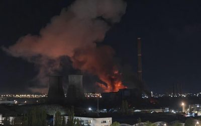Mii de bucureșteni, fără apă caldă după incendiul de la CET Vest
