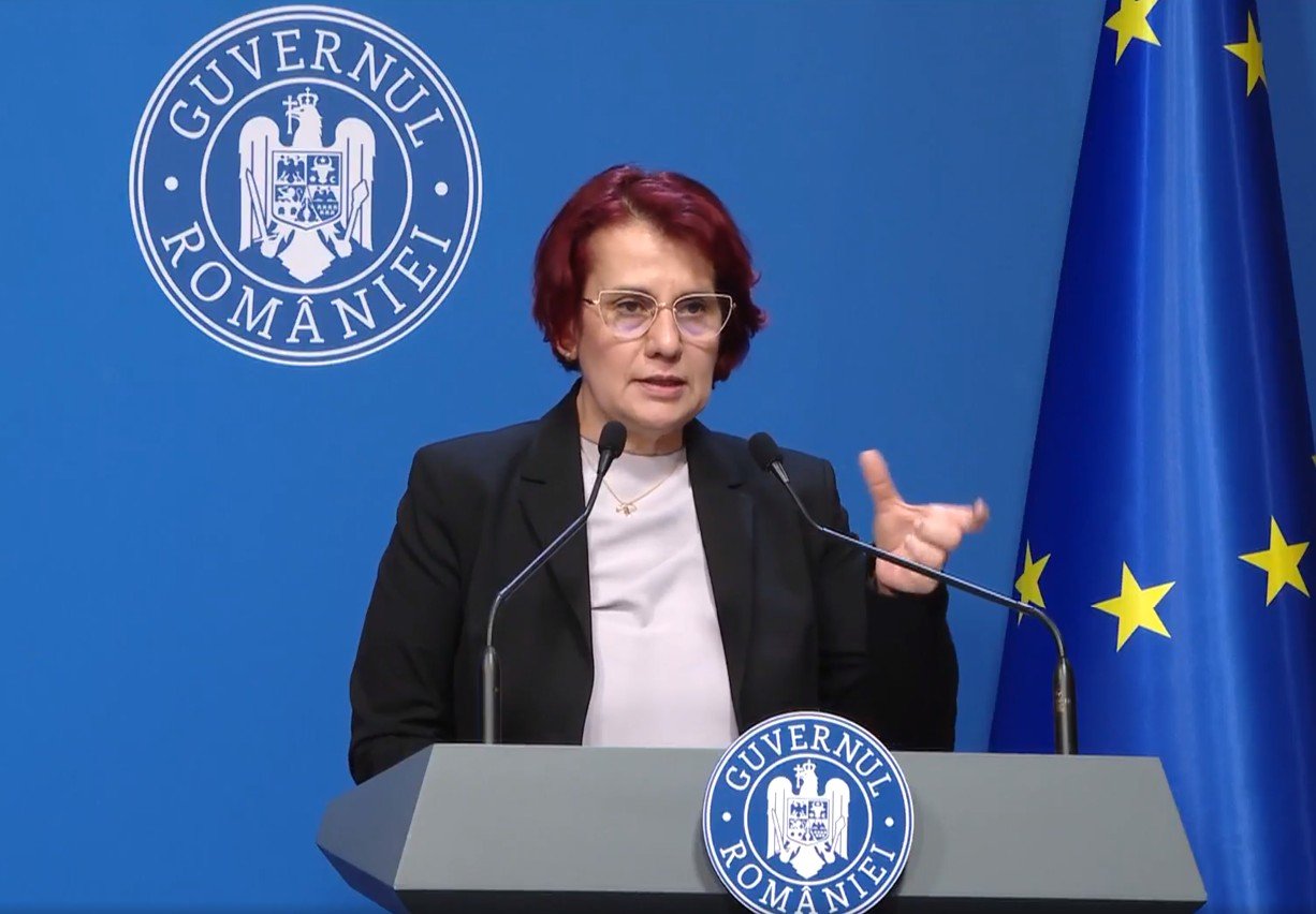 Guvernul a aprobat vineri o ordonanță de urgență care vizează reducerea temporară a taxei speciale pe motorina utilizată în transportul rutier și instituirea unei taxe de solidaritate pe veniturile obținute din vânzarea de petrol brut și produse energetice rezultate din procesarea petrolului extras din teritoriul țării