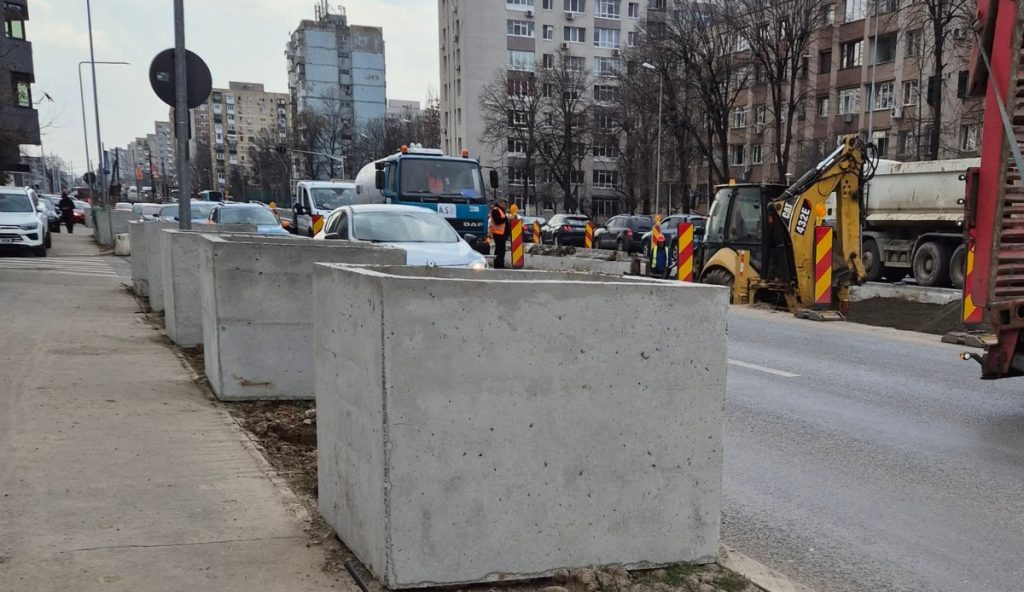 Primăria Sectorului 6 a decis să renunțe la amplasarea jardinierelor pe anumite tronsoane ale Prelungirii Ghencea după multiple reacții din partea locuitorilor, care consideră aceste structuri ineficiente și periculoase