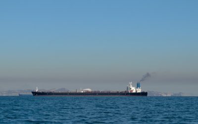 Trump, cu ochii pe Ormuz: Iranul redeschide „Poarta Petrolului”